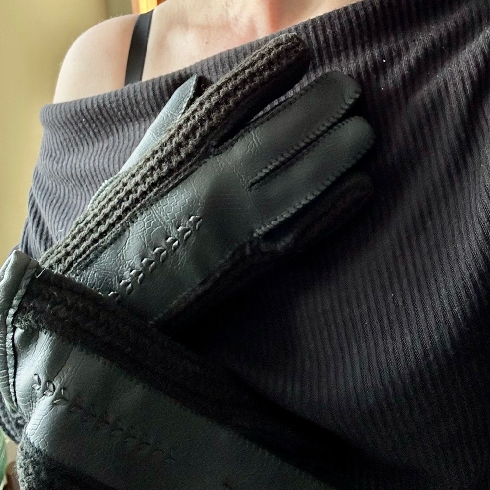 Women’s Vintage Black Faux Leather Gloves with Knit Contrast